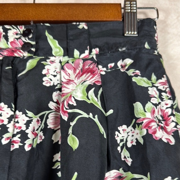 Vintage Hattie Carnegie 100% Silk Pleated Shorts Small Flowy Boho High Waist - Picture 2 of 14